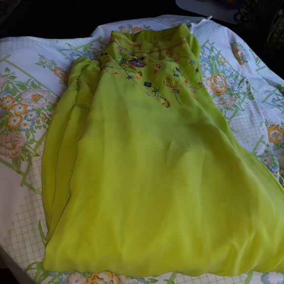 Shalwar,Kameez and Dupatta - Picture 2 of 6